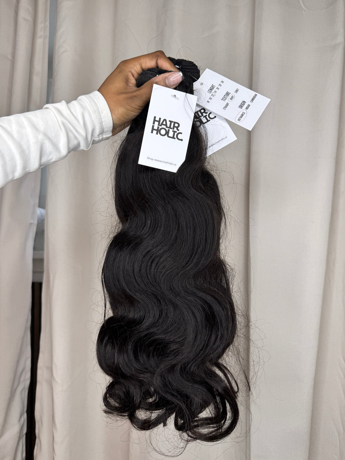 Vietnamese raw bodywave bundle held in hand